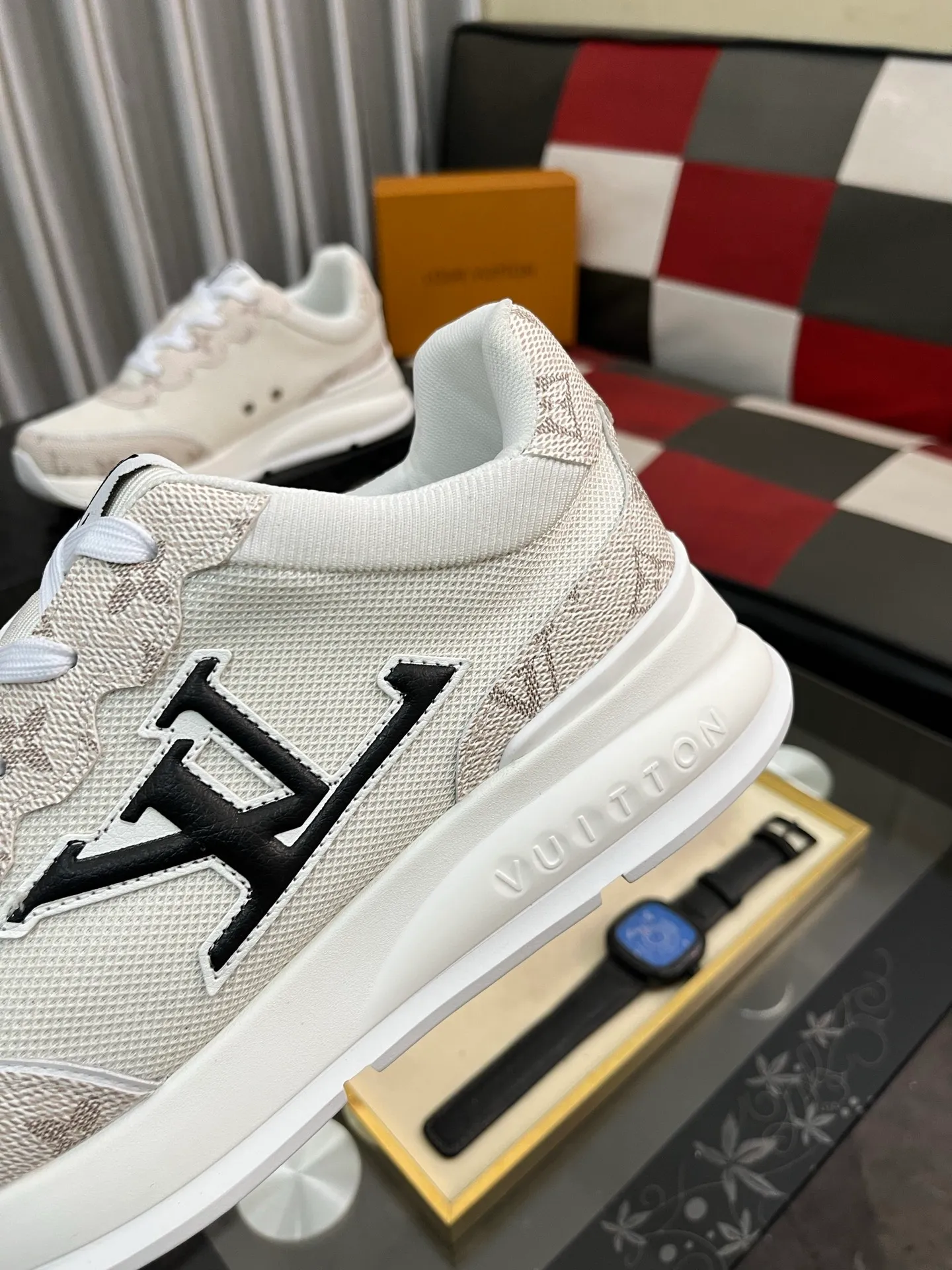 Men's shoes 💰458⌚️⌚️【LOUlS VUlTTON】Louis Vuitton ~ unique and casual style. LV counter purchasing 🏃casual shoes😍😍 are on sale at the men's counter at the same time. Italian imported brands select top-layer Italian cowhide. 🐑Sheepskin lining (refuses to discolor and grind feet) Sole: Original sole specially provided by the original factory 🎬Better in kind Code number: 38-443⃣️Color selection